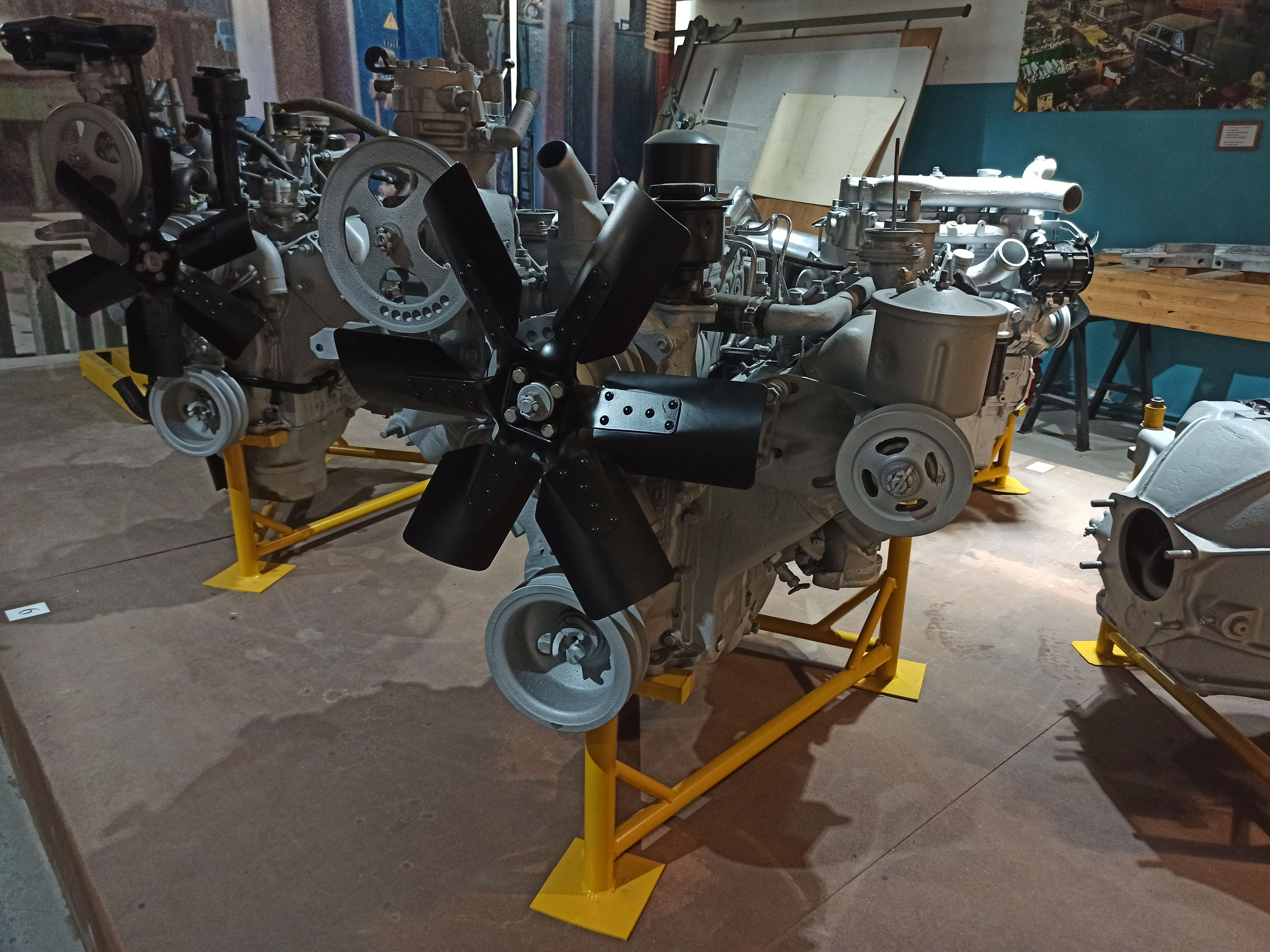 Двигатели в музее ЗИЛа